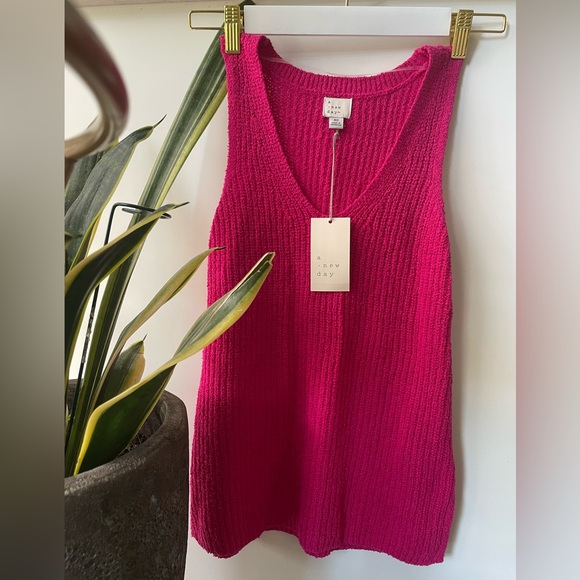 NWT fuchsia pink knit top deep V sleeveless tank brand new with tag pricefirm XS - Picture 1 of 9